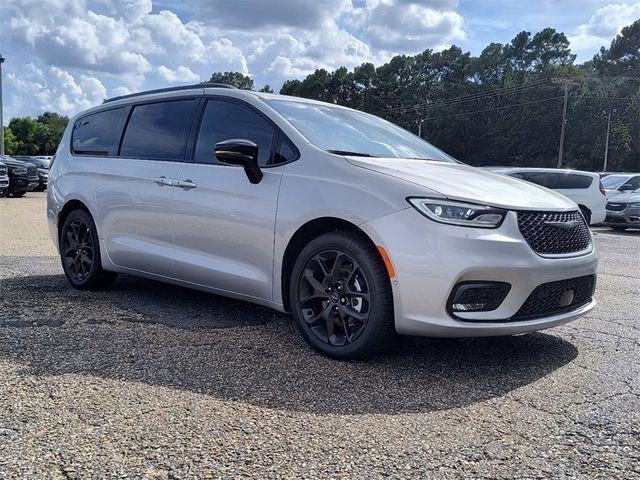 2024 Chrysler Pacifica Touring-L