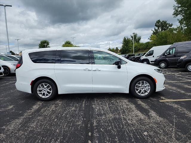 2024 Chrysler Pacifica Touring-L