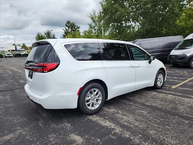 2024 Chrysler Pacifica Touring-L