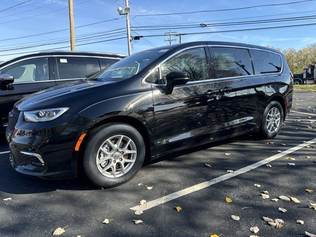 2024 Chrysler Pacifica Touring-L