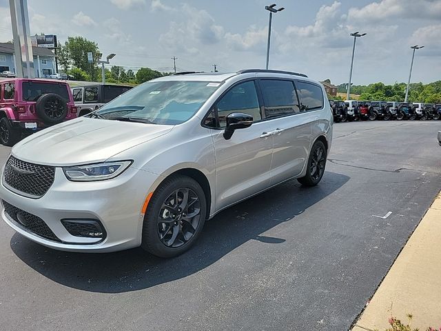 2024 Chrysler Pacifica Touring-L