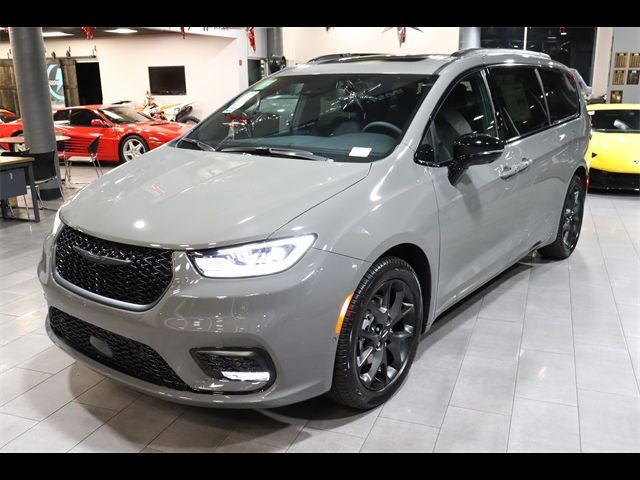 2024 Chrysler Pacifica Touring-L