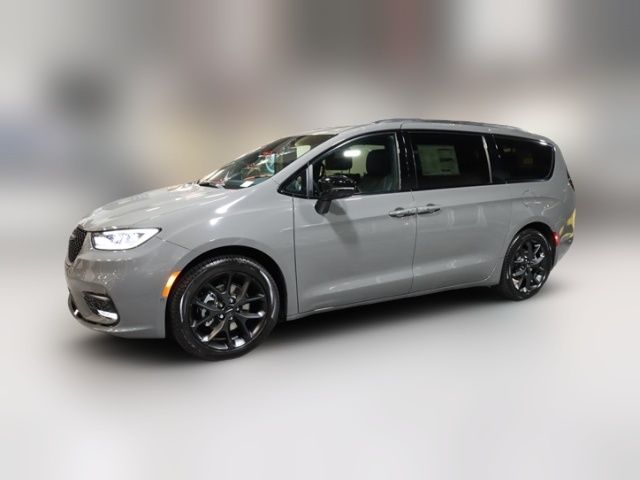 2024 Chrysler Pacifica Touring-L