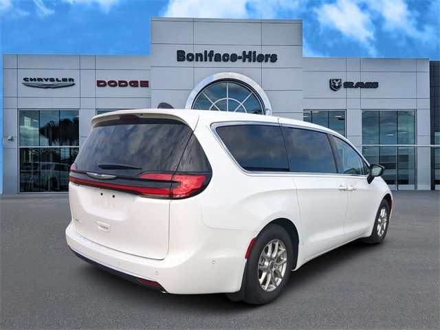 2024 Chrysler Pacifica Touring-L