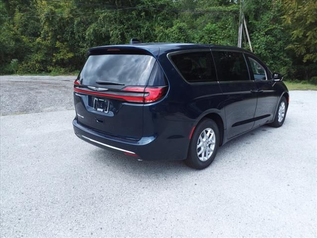 2024 Chrysler Pacifica Touring-L