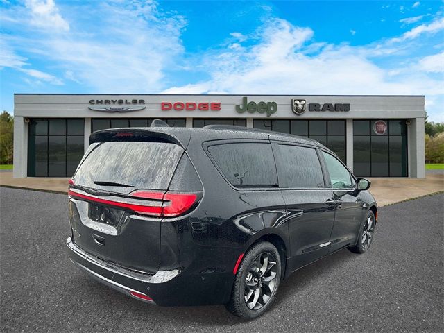 2024 Chrysler Pacifica Touring-L