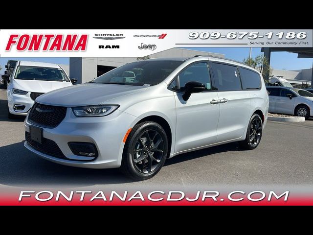 2024 Chrysler Pacifica Touring-L