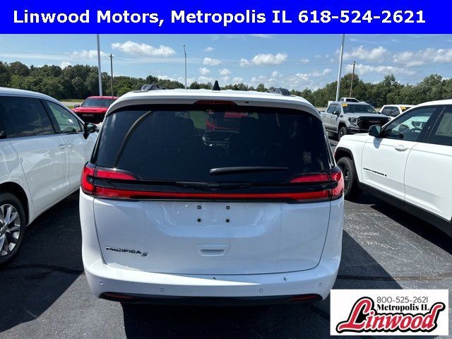 2024 Chrysler Pacifica Touring-L