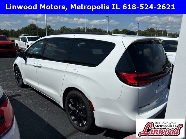 2024 Chrysler Pacifica Touring-L