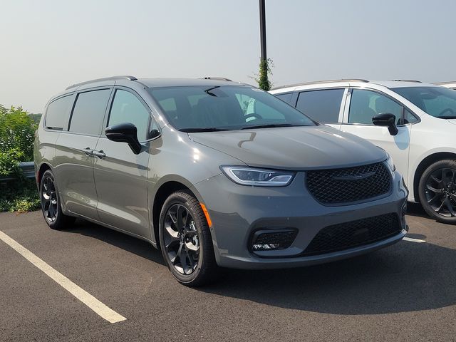 2024 Chrysler Pacifica Touring-L