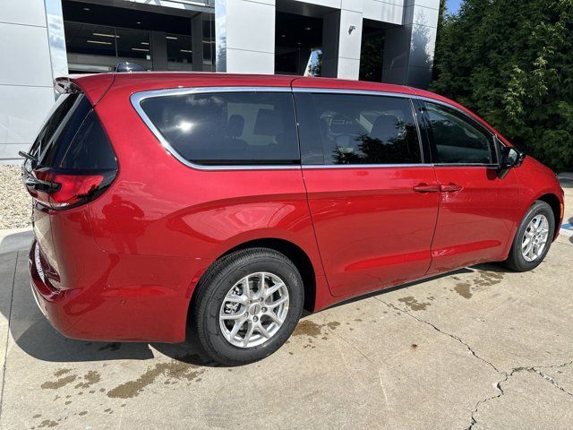 2024 Chrysler Pacifica Touring-L