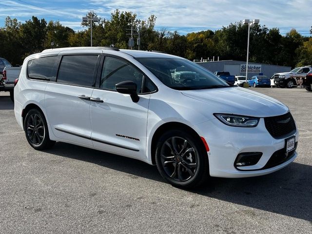 2024 Chrysler Pacifica Touring-L