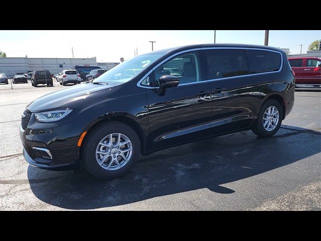 2024 Chrysler Pacifica Touring-L