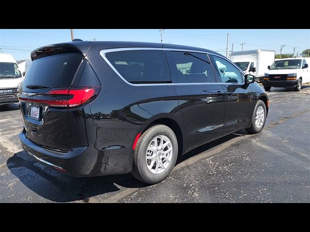 2024 Chrysler Pacifica Touring-L