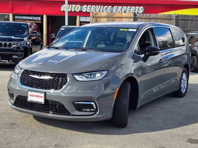 2024 Chrysler Pacifica Touring-L