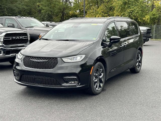 2024 Chrysler Pacifica Touring-L