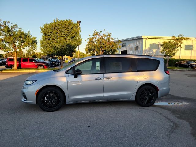 2024 Chrysler Pacifica Touring-L