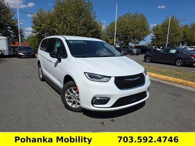 2024 Chrysler Pacifica Touring-L