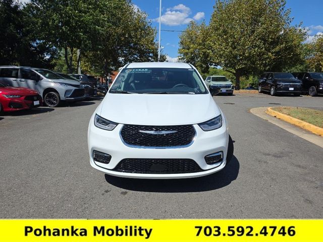 2024 Chrysler Pacifica Touring-L