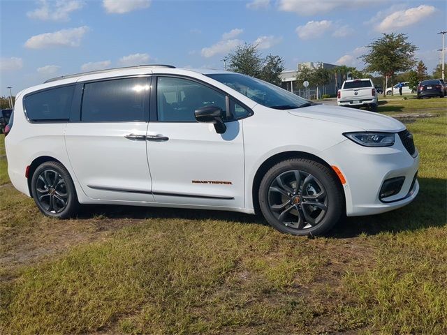 2024 Chrysler Pacifica Touring-L