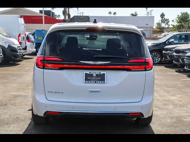 2024 Chrysler Pacifica Touring-L