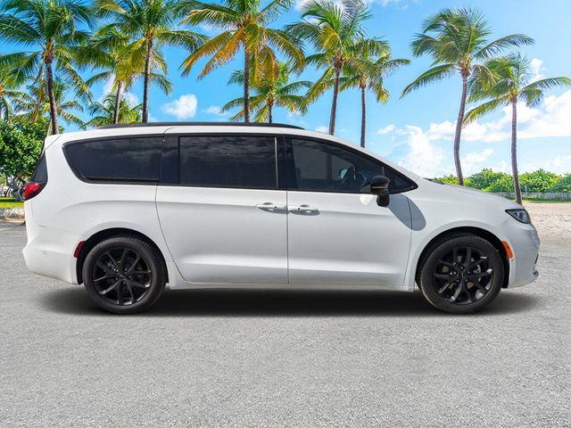 2024 Chrysler Pacifica Touring-L