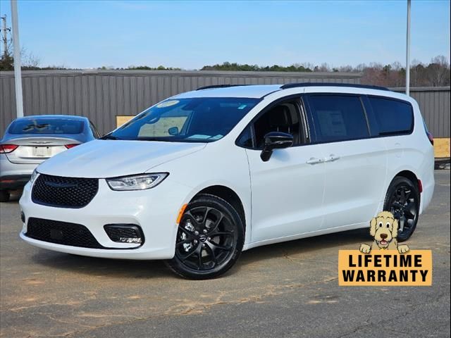 2024 Chrysler Pacifica Touring-L