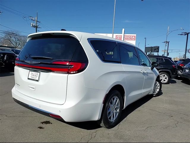 2024 Chrysler Pacifica Touring-L