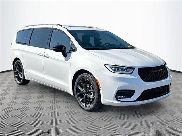 2024 Chrysler Pacifica Touring-L