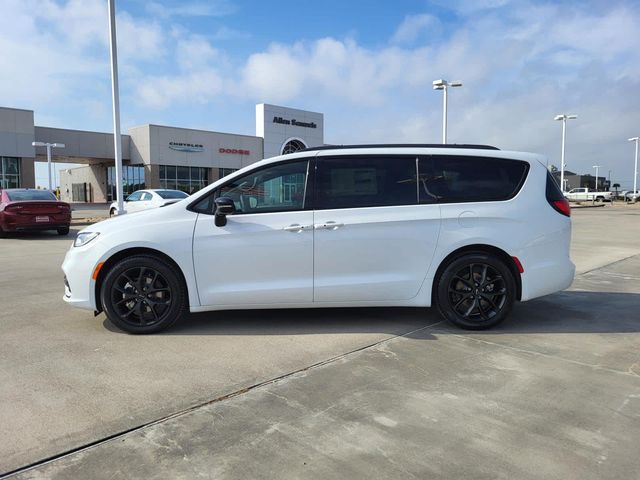 2024 Chrysler Pacifica Touring-L