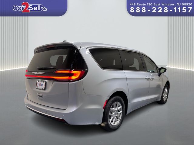 2024 Chrysler Pacifica Touring-L