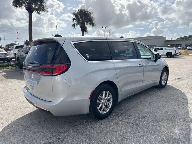 2024 Chrysler Pacifica Touring-L