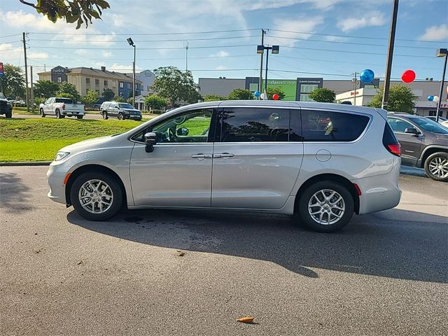 2024 Chrysler Pacifica Touring-L