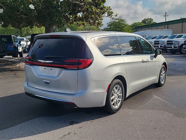 2024 Chrysler Pacifica Touring-L