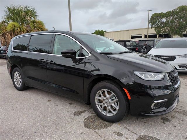 2024 Chrysler Pacifica Touring-L