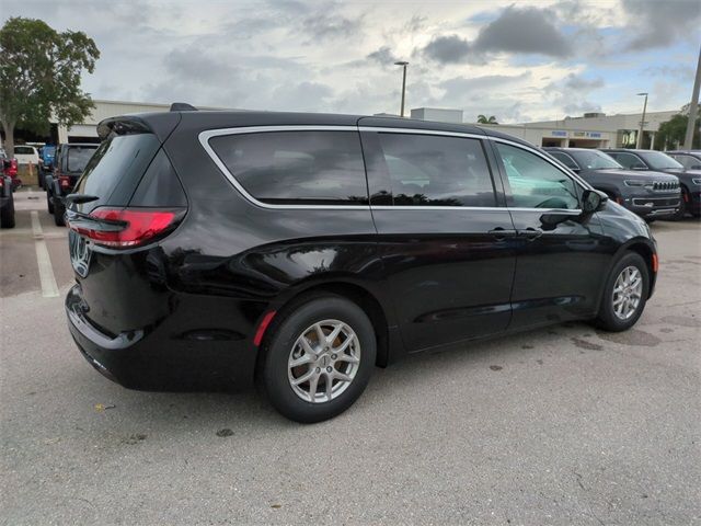 2024 Chrysler Pacifica Touring-L