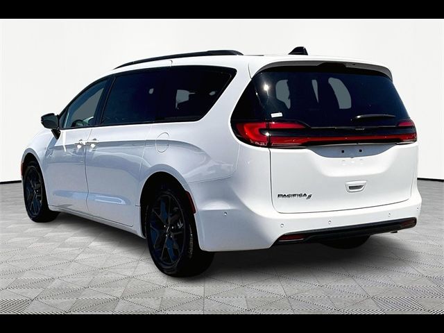 2024 Chrysler Pacifica Touring-L