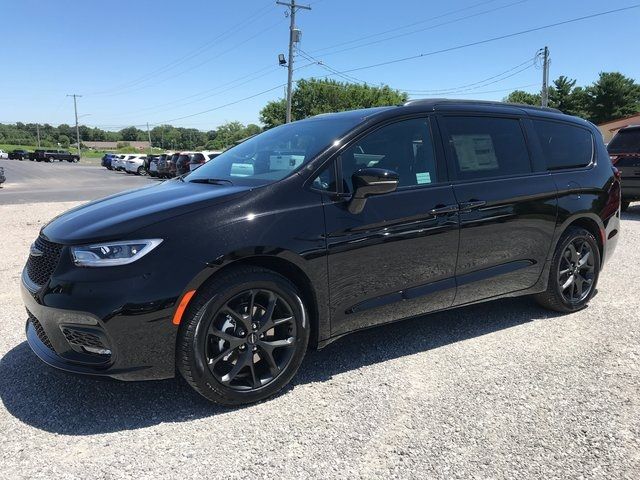 2024 Chrysler Pacifica Touring-L