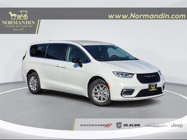 2024 Chrysler Pacifica Touring-L