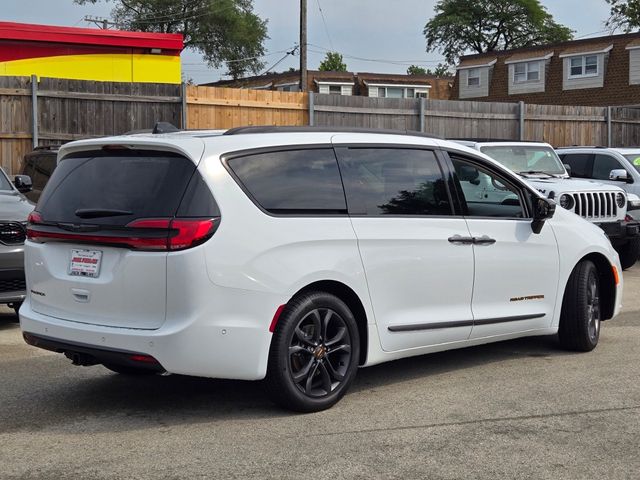 2024 Chrysler Pacifica Touring-L