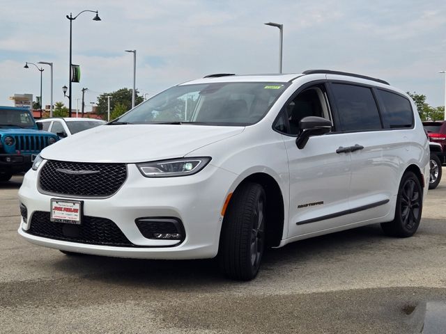 2024 Chrysler Pacifica Touring-L