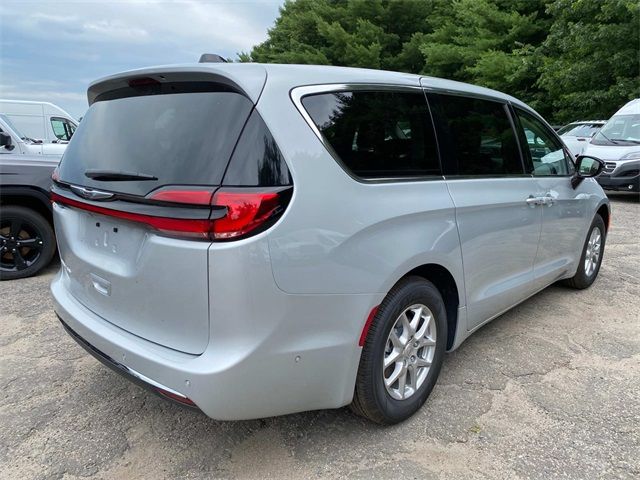 2024 Chrysler Pacifica Touring-L