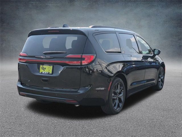 2024 Chrysler Pacifica Touring-L