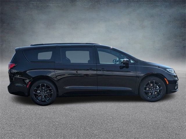 2024 Chrysler Pacifica Touring-L