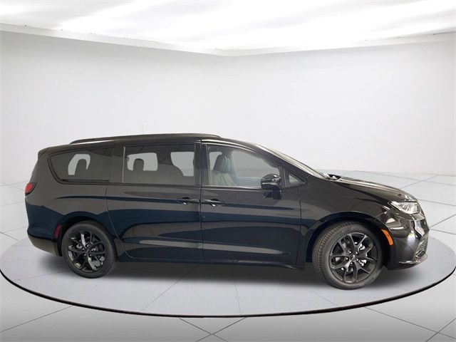 2024 Chrysler Pacifica Touring-L