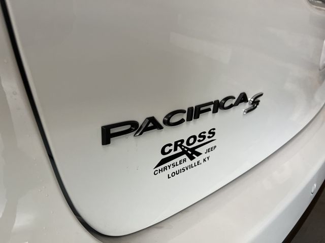 2024 Chrysler Pacifica Touring-L