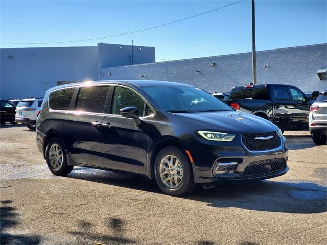 2024 Chrysler Pacifica Touring-L