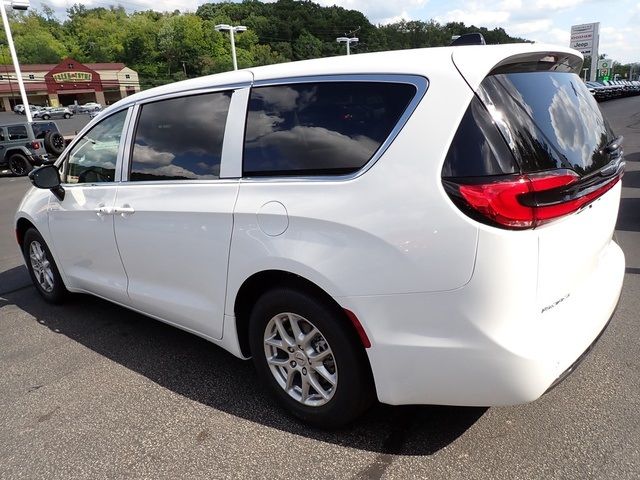 2024 Chrysler Pacifica Touring-L