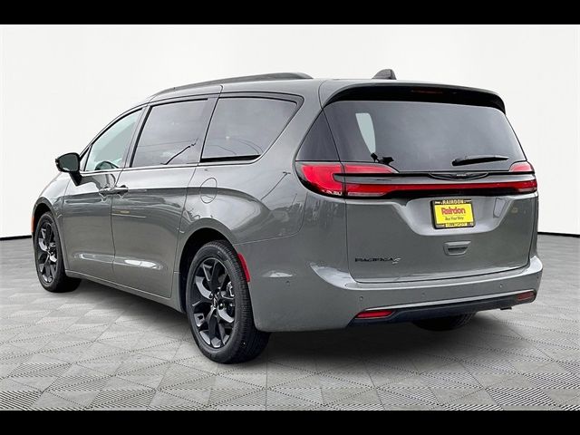 2024 Chrysler Pacifica Touring-L