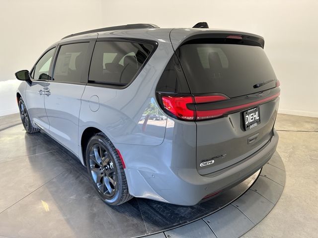 2024 Chrysler Pacifica Touring-L